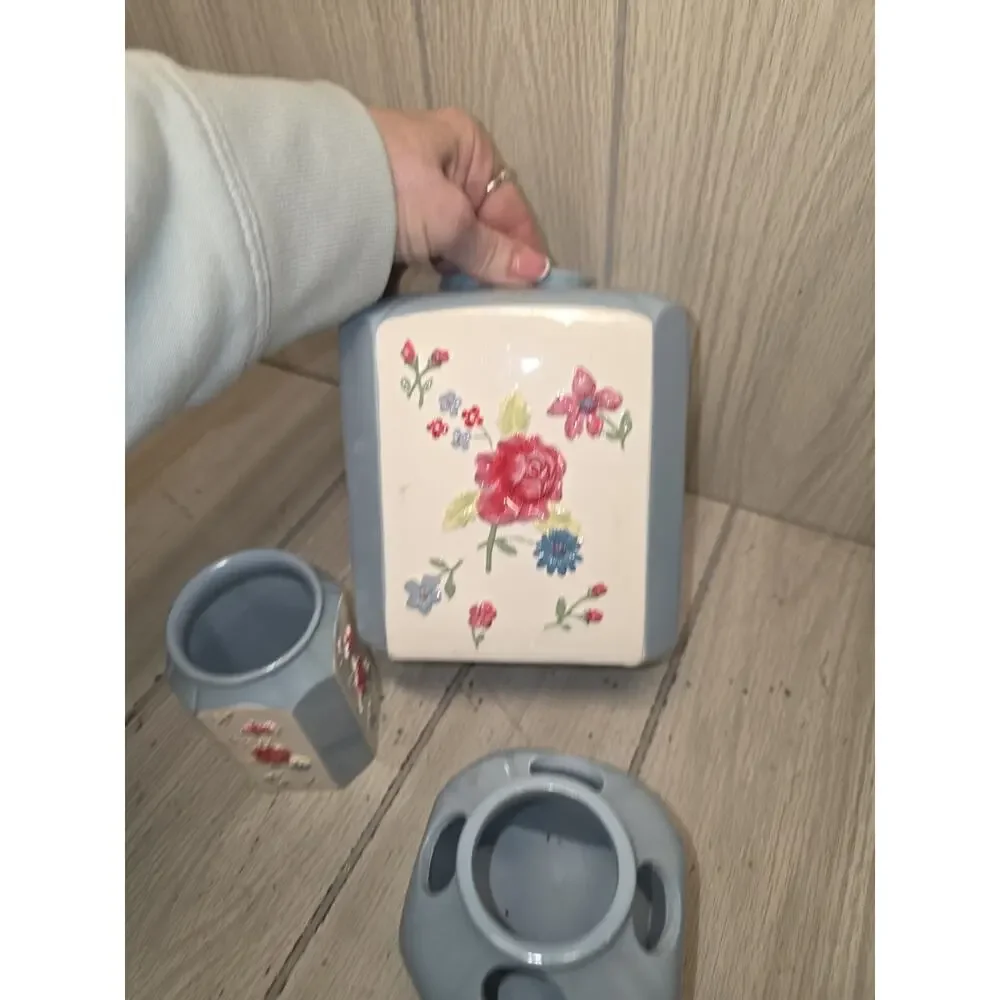 Waverly Garden Room Hillside Blue Floral Bathroom Set Garden Room Roses